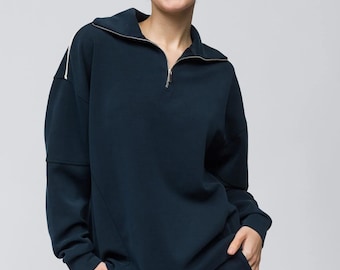 Sweater van modalmix met rits, biezen en hoge lage zoom marineblauw
