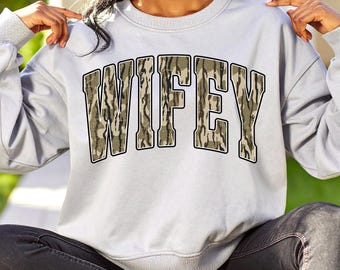 Retro Camo Wifey PNG: Distressed Сamouflage Old School Design Digital Download