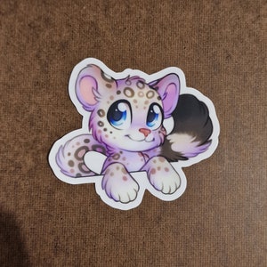 Niedlicher Schneeleopard Durable transparent 3 Inch. Vinyl Aufkleber, Kawaii Aufkleber, Tier Aufkleber, Laptop Aufkleber, Tablet Aufkleber, Pfotenaufkleber