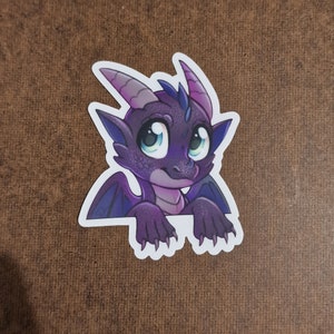 Süßer Schwarzkohle Drache Durable transparent 3 Inch. Vinyl Aufkleber, Kawaii Aufkleber, Tier Aufkleber, Laptop Aufkleber, Tablet Aufkleber, Klauenaufkleber