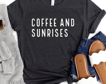 Kaffee und Sonnenaufgänge Shirt, Sonnenschein-Liebhaber-T-Shirt, Boho-Morgen-Kaffee-Shirt, Retro-Sonnen-T-Shirt, süßes Morgen-Vibes-Geschenk, Morgen-Liebhaber-Geschenk