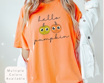 Koszula jesienna Comfort Colors Hello Pumpkin, urocza koszula jesienna, koszula dla miłośników dyni, koszula na sezon jesienny, damska koszula na Święto Dziękczynienia, koszulka jesienna