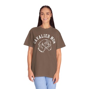 Chemise maman cavalier couleurs confort, chemise épagneul Cavalier King Charles, t-shirt amateur de cavaliers, col rond cadeau cavalier, t-shirt maman chien rigolo image 16