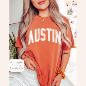 Camiseta Austin Texas con colores cómodos, camiseta desgastada de Austin, camiseta universitaria de moda de Austin, camiseta con gráfico retro de Austin, camiseta de viaje vintage