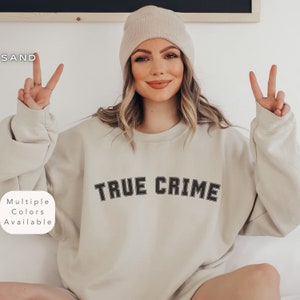 Maglietta Collegiate True Crime, regalo per Crime Junkie, felpa unisex con regalo True Crime, maglione con programma TV, abbigliamento serie Criminal Justice
