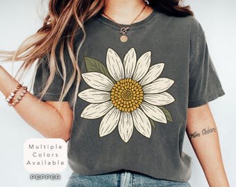 Koszulka Comfort Colors Daisy, koszulka vintage z postarzanym motywem stokrotek, koszulka retro z kwiatowym wzorem, koszulka boho z dzikimi kwiatami, minimalistyczny prezent dla miłośnika natury i kwiatów