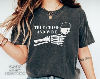 Jolie chemise vin vrai crime, t-shirt squelette crime toxicomane, t-shirt cadeau meurtre spectacle amateur de vin, t-shirt unisexe justice pénale pour boire du vin