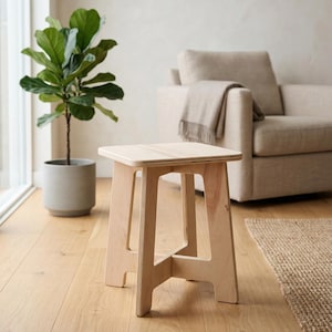 Taburete cuadrado minimalista de madera contrachapada / Diseño con ranuras en madera de abedul / Asiento moderno con patas curvas / Alturas personalizables