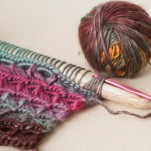 The &quot;Groove&quot; Broomstick Lace Tool