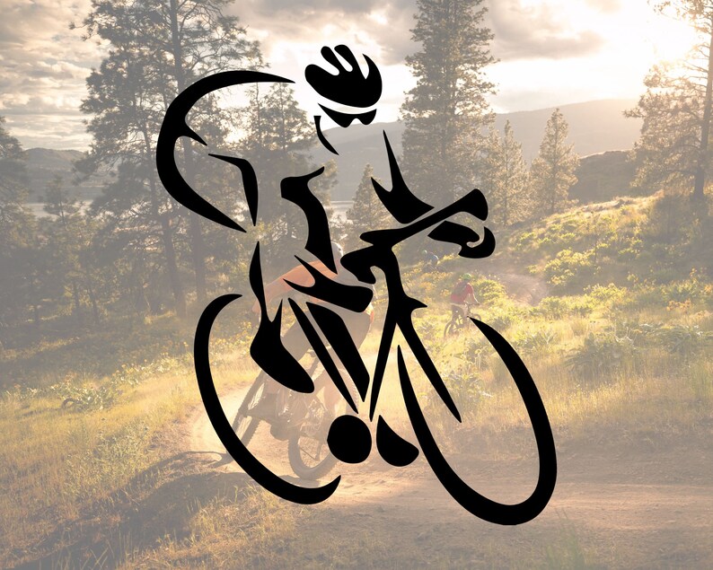 Puede incluir: Una silueta negra de un ciclista montando una bicicleta en un camino de tierra. El ciclista lleva un casco y est&aacute; en posici&oacute;n de carrera. El fondo es una imagen borrosa de un bosque y monta&ntilde;as.