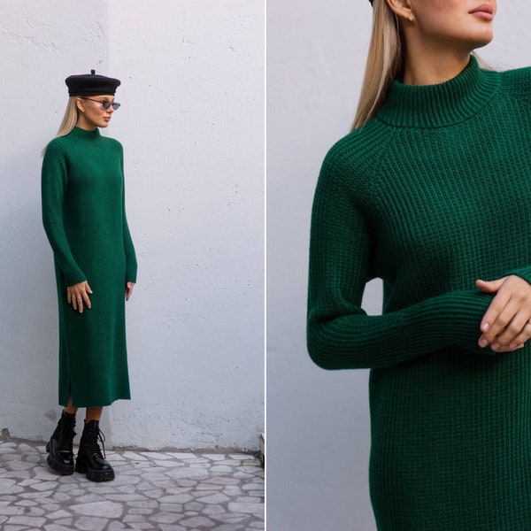 Robe d'hiver douillette pour femme vert émeraude. Robe pull coupe droite à col roulé. Robe d’hiver maxi longue. Robe d’automne chaude vert émeraude.