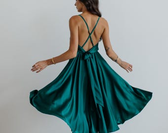 Backless flared silk dress. Emerald Green bridesmaids dress satin dress for date or special occasions. Open back date dress