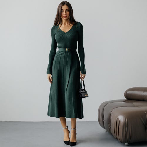 Emerald Green Knitted Sweater Dress: Pleated A-Line Midi with Belt Emerald Green Knitted Sweater Dress: Pleated A-Line Midi with Belt