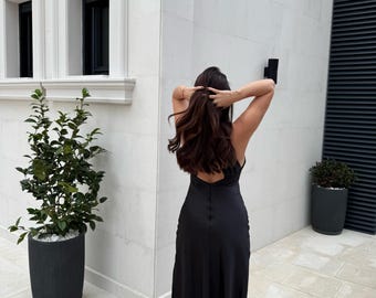 silk black bodycon dress Kyle x Shahida Satin Duration:8 days VM: Bridesmaid Bottle Green Prio Blush Pink Bridesmaid Dress The versatile design transitions