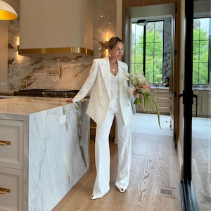 3-piece women&#39;s white pantsuit SORENTO.Bridal Suit. Wedding women&#39;s pantsuit.White three-piece suit.Women white suit