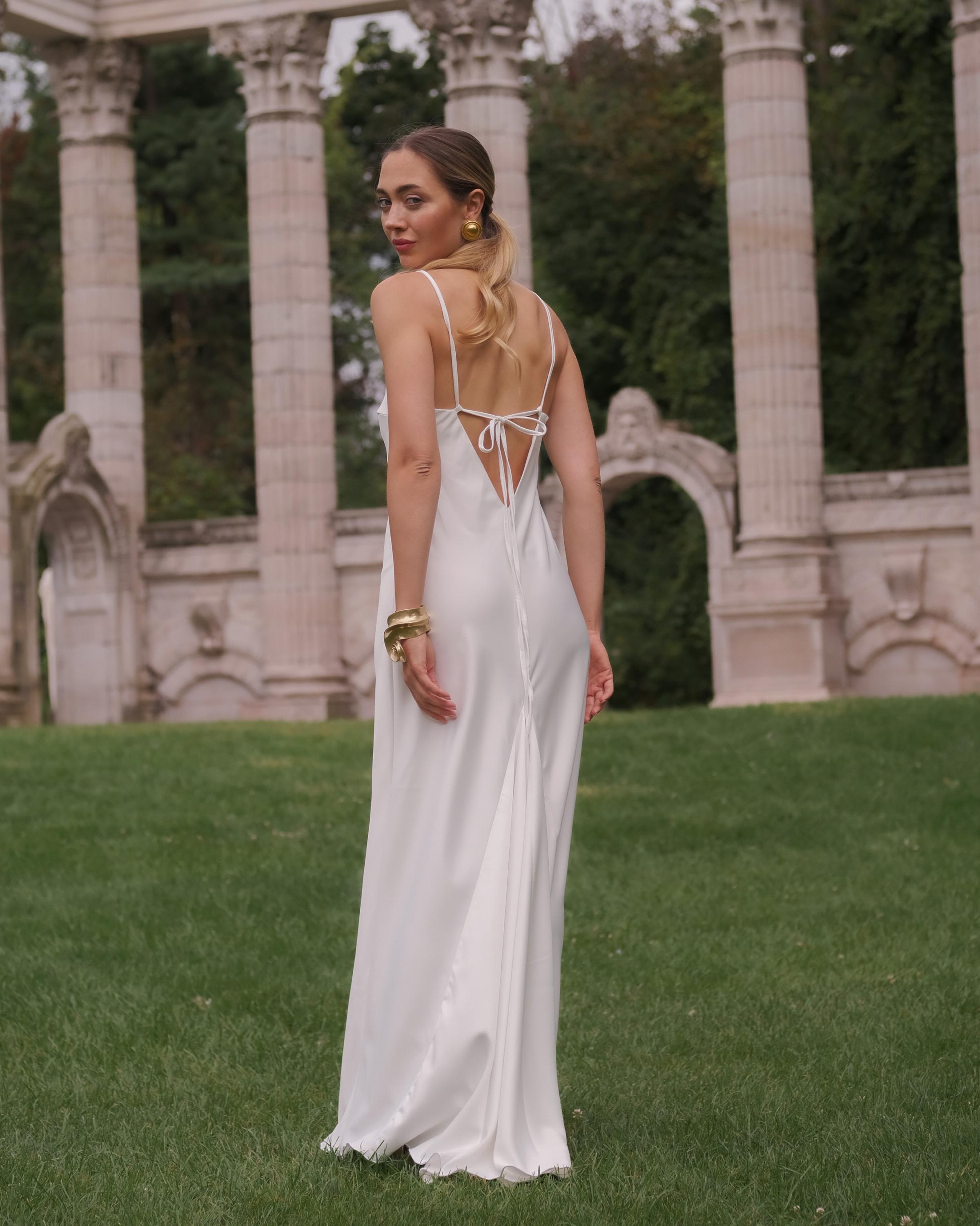 mulberry silk wedding dress Chlo and white silk tulle made exclusively from Grade 6A Mulberry silk, one of the the finest silk qualities available