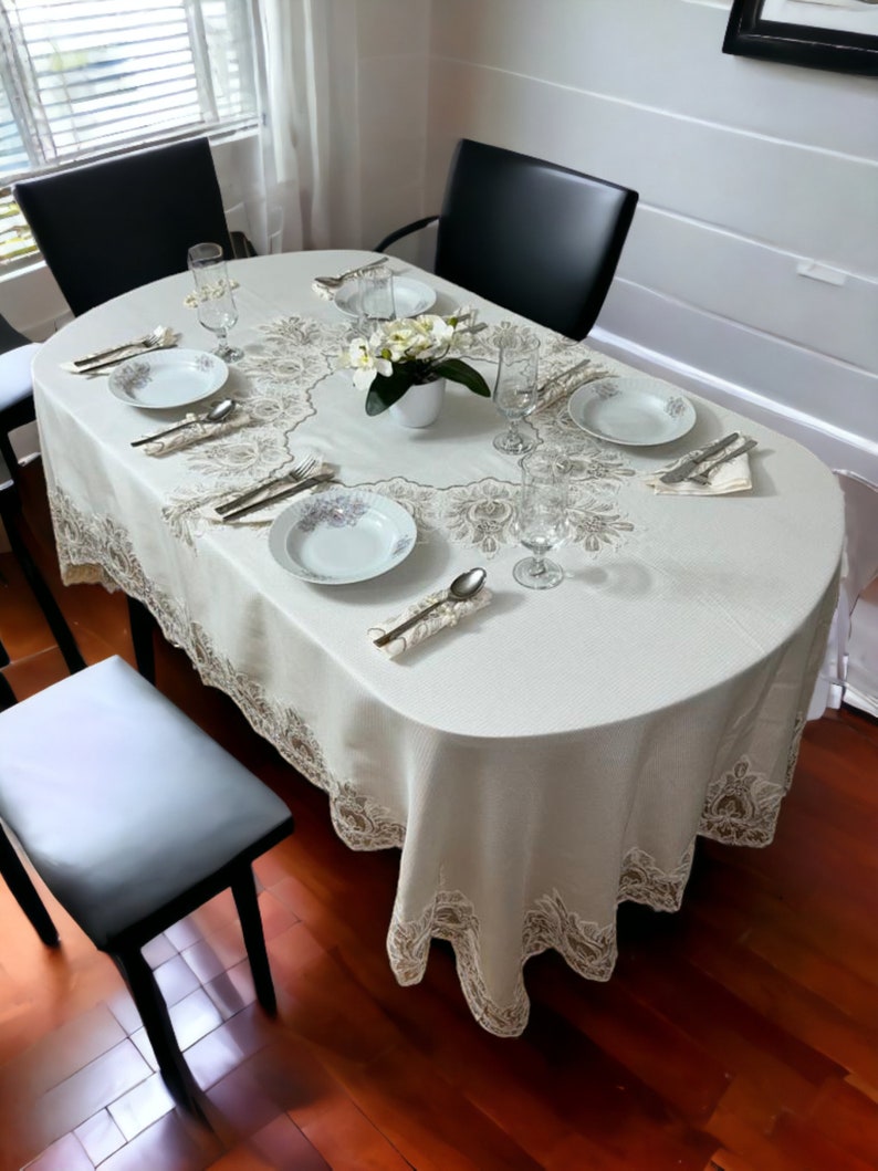 Personalized Elegant Bordered Tablecloth With Delicate Lace Edges