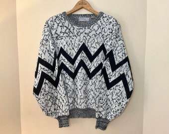 80s White & Black Zigzag Chunky Knit Sweater by Celebrity Club | Size M-L