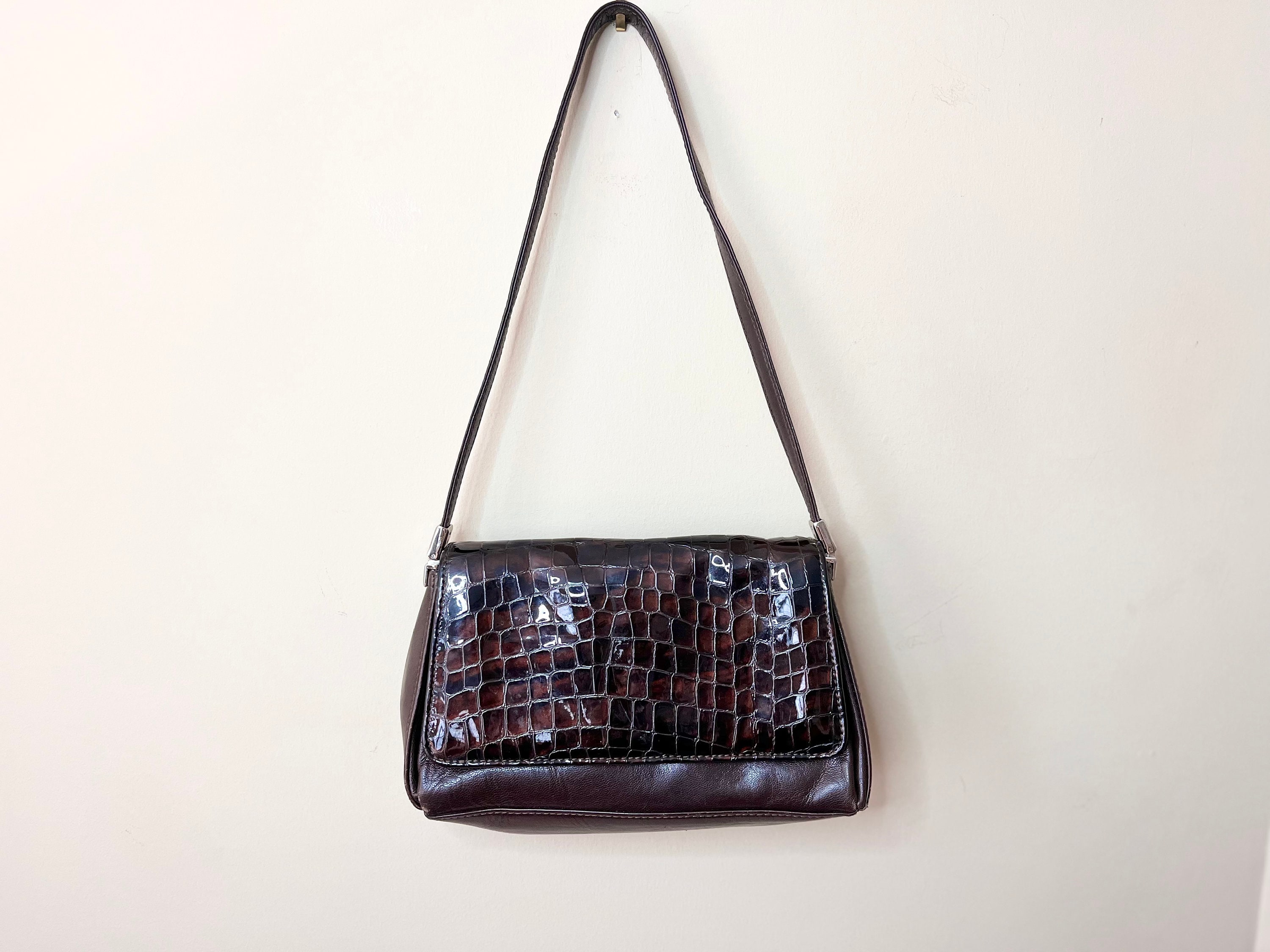 Sizable reddish-brown crocodile skin handbag – Vintage Carwen