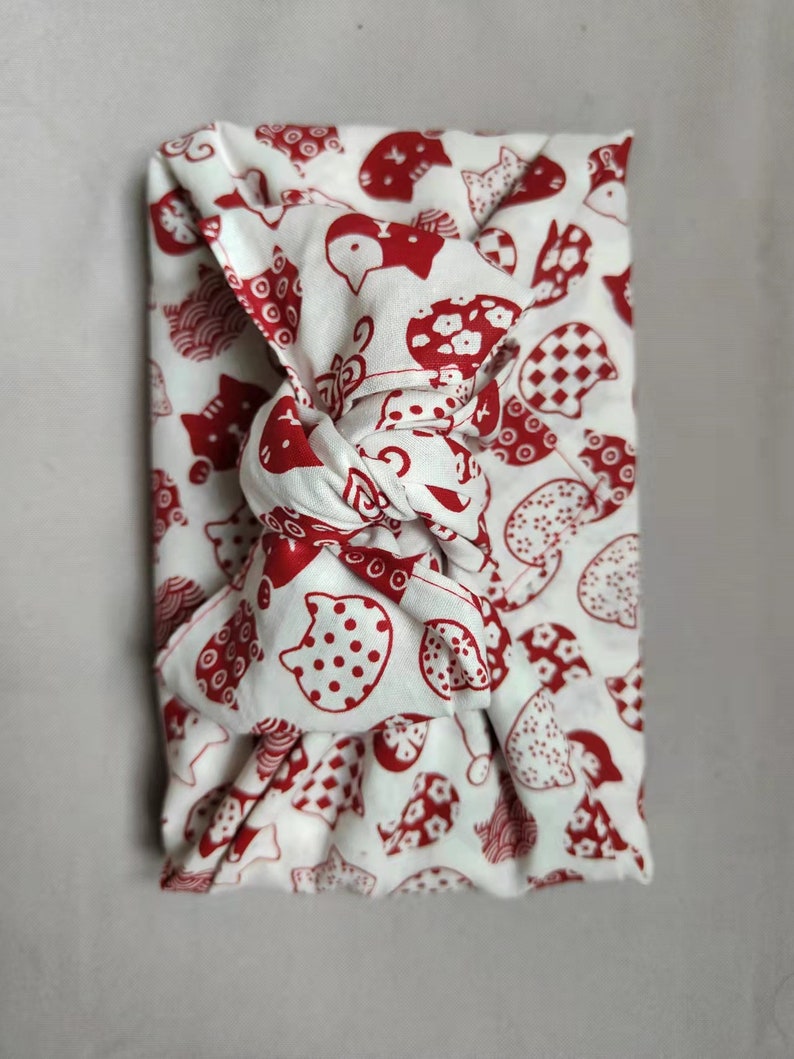 Furoshiki algodón estampado motivo tradicional japonés, papel cadeau. Emballage japonés red cats