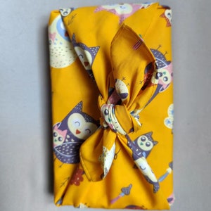 Furoshiki coton imprimé motif traditionnel japonais, papier cadeau. Emballage japonais yellow animal