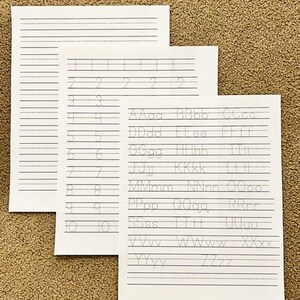 4 páginas de caligrafia Kinder Prep. Página de nome personalizada, prática de caligrafia, prática de letras, aprendendo a escrever, se preparando para o jardim de infância.