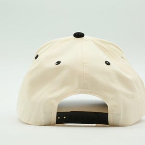 Puede incluir: Un letrero de madera r&uacute;stica con el texto "Welcome to our home" en letras blancas. El letrero presenta un acabado envejecido y un dise&ntilde;o simple y acogedor, ideal para la decoraci&oacute;n de la entrada.