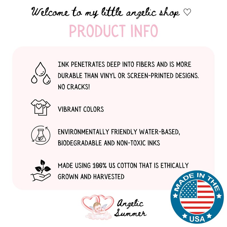 Pu&ograve; includere: Un grafico informativo sul prodotto con il testo "Welcome to my little angelic shop" e "Product Info". Il grafico evidenzia caratteristiche come inchiostro resistente, colori vivaci, inchiostri ecologici e cotone americano di provenienza etica. &Egrave; presente anche un sigillo "Made in the USA".