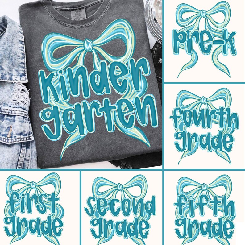 Op de afbeelding: Een donkergrijs t-shirt met een turquoise en lichtblauw strikdesign en de woorden "Kindergarten" in turquoise. Extra afbeeldingen tonen vergelijkbare ontwerpen voor Pre-K, First Grade, Second Grade, Fourth Grade en Fifth Grade.