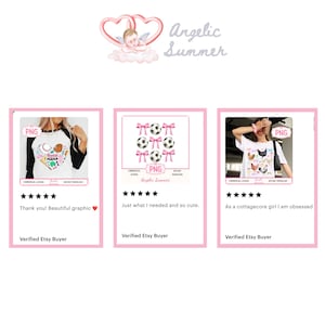 Puede incluir: Tres rese&ntilde;as de Etsy con cinco estrellas cada una. La primera rese&ntilde;a muestra un gr&aacute;fico de tem&aacute;tica de b&eacute;isbol en blanco y negro sobre una camiseta blanca y negra. La segunda rese&ntilde;a muestra seis lazos rosas con una pelota de f&uacute;tbol en el centro. La tercera rese&ntilde;a muestra una camiseta blanca con un gr&aacute;fico de tem&aacute;tica de pollo y huevo.