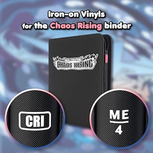 以下が含まれることがあります： 「Iron-on Vinyls for the Chaos Rising binder」の文字が入った黒いバインダー。ピンクの引き手が付いたジッパーが付いています。2つの円形インセットには、白い文字で「CRI」と「ME/4」が表示されています。