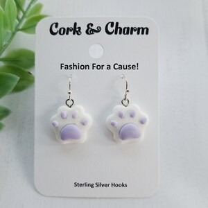 Pendientes de plata con estampado de pata púrpura blanca l Regalo de los amantes de los gatos l Regalo de la mamá del gato l Regalo de los amantes de los perros l Regalo de la mamá del perro l Pendientes de plata de ley