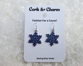Brincos de prata esterlina de inverno com esmalte azul floco de neve