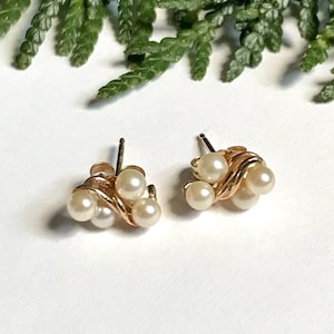 14K Gold and Pearl Cluster Stud Earrings — Cultured Pearls and Solid 585 Gold Studs