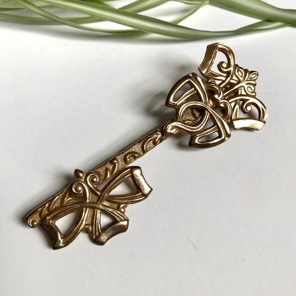 Broche de llave de latón vikingo—Diseño nórdico vintage Pin de llave dorada—Nudos nórdicos o celtas