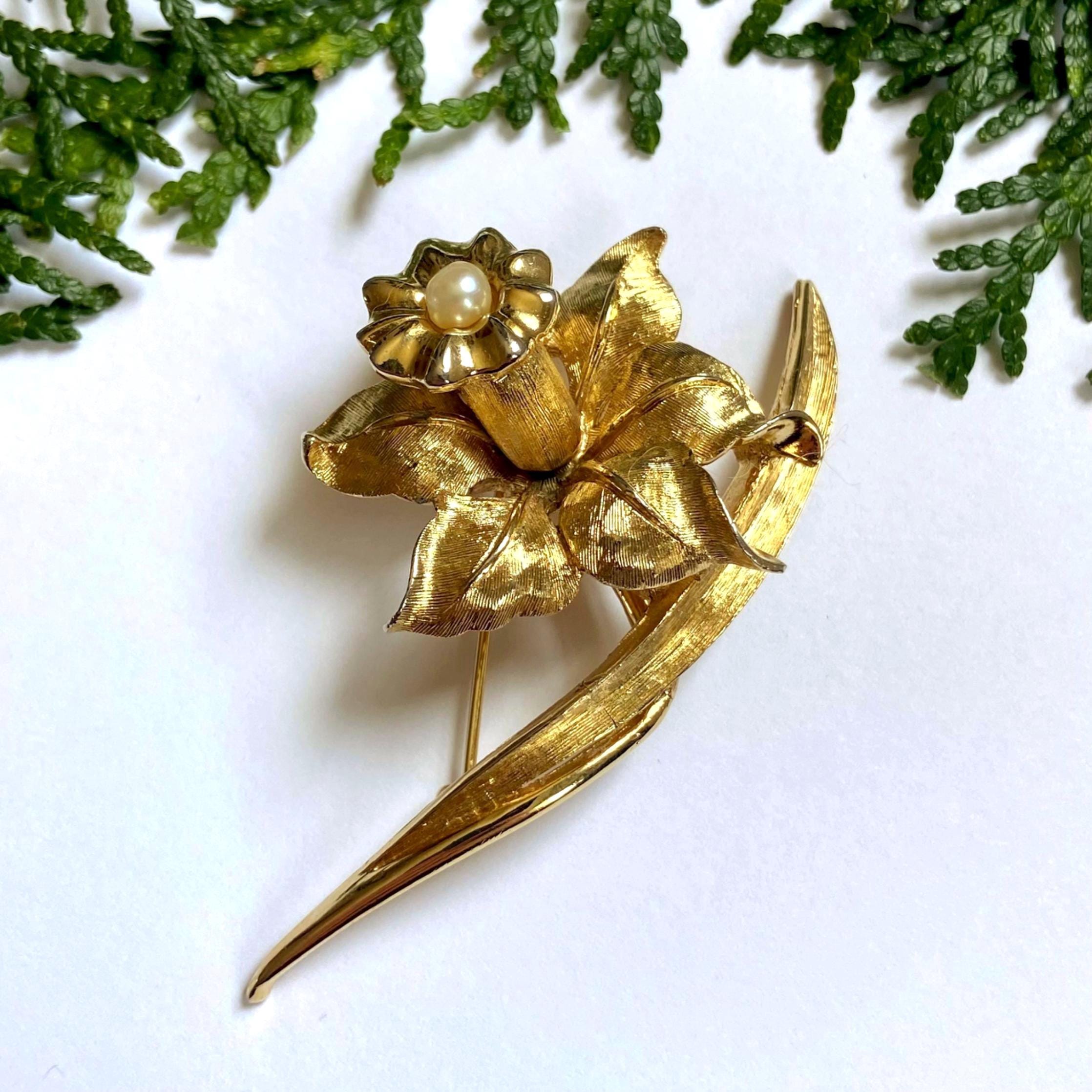 Boucher Brooch - Etsy