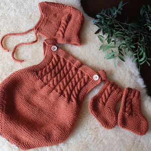 3-piece baby knitting set, consisting of body, hat and socks