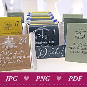 Puede incluir: Un conjunto de 24 cajas de calendario de adviento con diferentes diseños. Cada caja tiene un número y un mensaje festivo. Las cajas están envueltas en papel marrón, papel negro y papel verde. El texto en las cajas incluye "Achtsamkeit - das schönste Geschenk an Weihnachten", "Genieße den Duft", "Dich!" y "Ein Lächeln verbreitet mehr Glanz als jeder Schmuck."