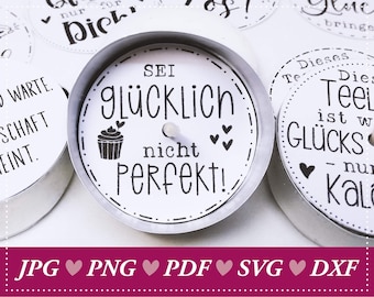 May include: A set of four white tea light candles with black text and illustrations. The text on the candles reads "Sei glücklich nicht perfekt!" and "Dies ist Tee, Glück - nur Kala".