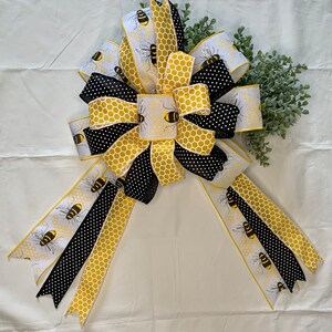 Bumble Bee Bow, Spring Bow, Spring Lantern Bow, Spring Wreath Bow, Bumble Bee Decor, Full Spring Bow, Bumble Bee Bow for Door Hanger, Bee,
