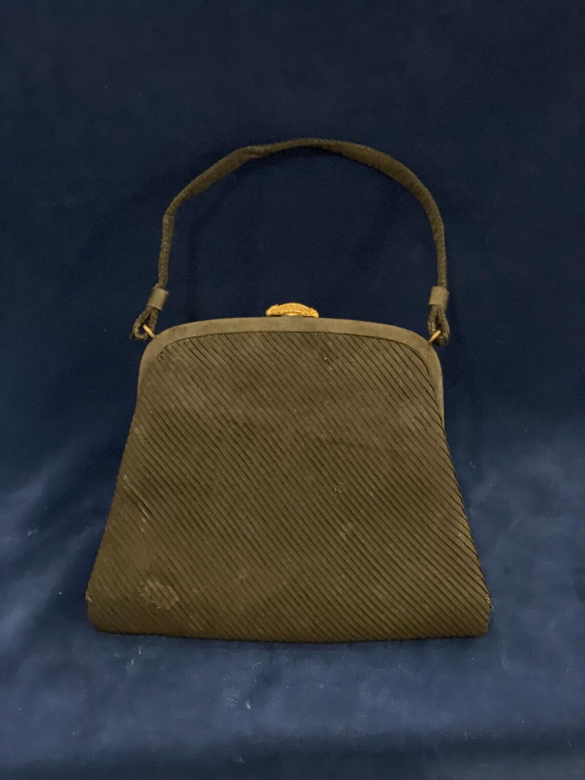 Vintage 1950s black pleated satin evening bag from Julius Resnick, foto 3 di 5