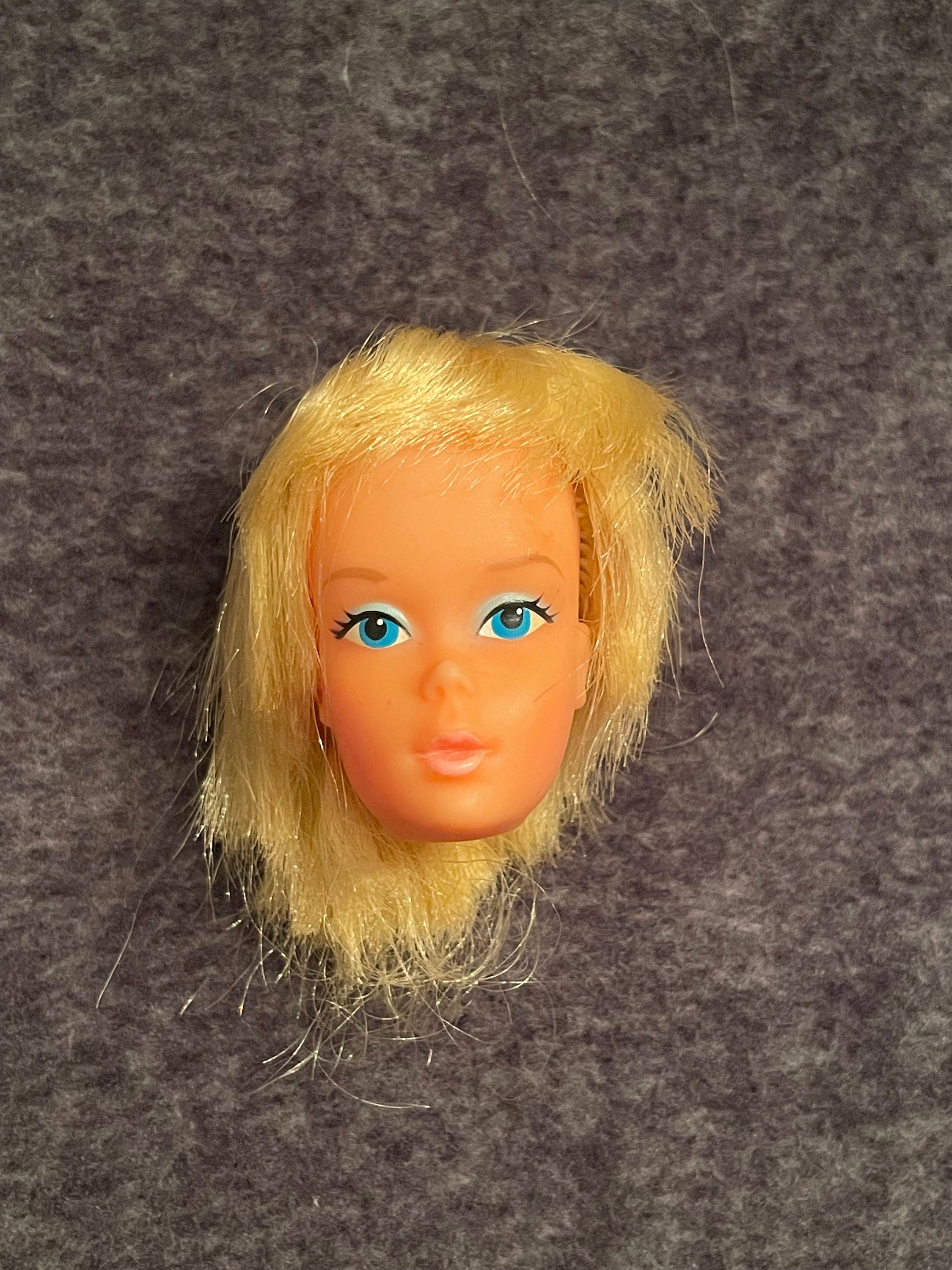 バービーのお人形セット、黄色い髪の毛（レトロ）（1966年） Barbie