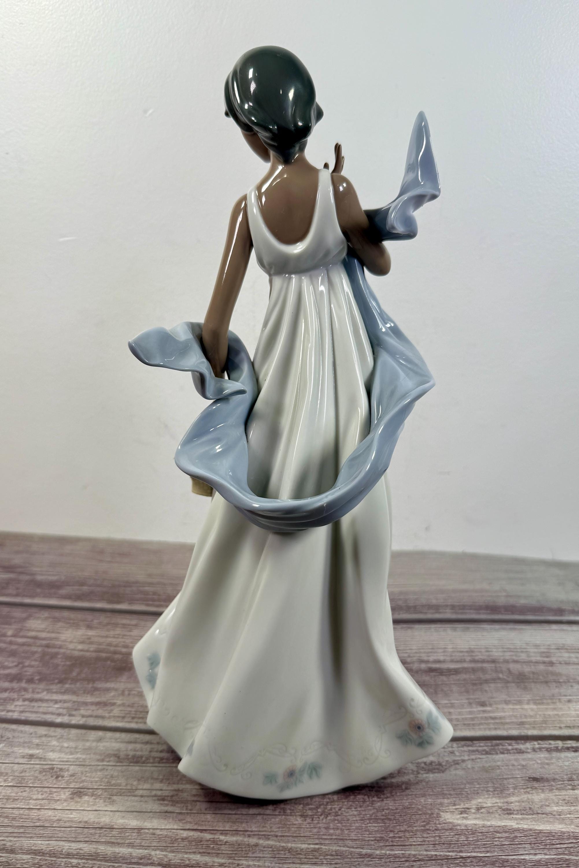 Lladro BLACK LEGACY Winds of Romance #6783 Brisa Romántica MINT