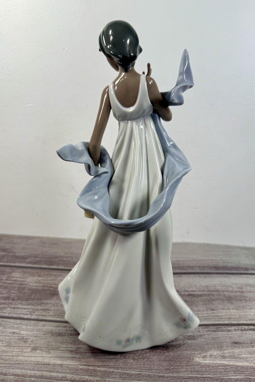 LLADROフィギュア 薄紫色ドレス Lladro BLACK LEGACY Winds of Romance #6783 Brisa Romántica MINT