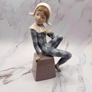 Lladro Jester Harlequin Block Letter B #5076 Figurine Spain