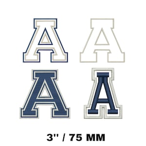 Puede incluir: Cuatro parches bordados con la letra "A" en varios estilos. Dos están delineados en beige y azul marino, uno es azul marino con ribete beige y otro es azul marino con ribete blanco. El texto "3" / 75 MM" está en la parte inferior.