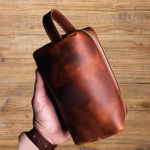 Modèle personnalisé de trousse de toilette en cuir, modèle de kit Dopp en cuir, modèle de sac de voyage pour homme, cadeau de Noël pour lui, modèle PDF de kit Doop