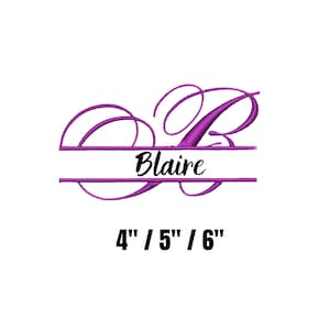 Könnte beinhalten: Ein lila gesticktes Monogramm-Design mit dem Namen "Blaire" in schwarzer Schrift. Das Design beinhaltet einen stilisierten Buchstaben "B" und dekorative Wirbel. Der Text "4" / "5" / "6" wird darunter angezeigt.