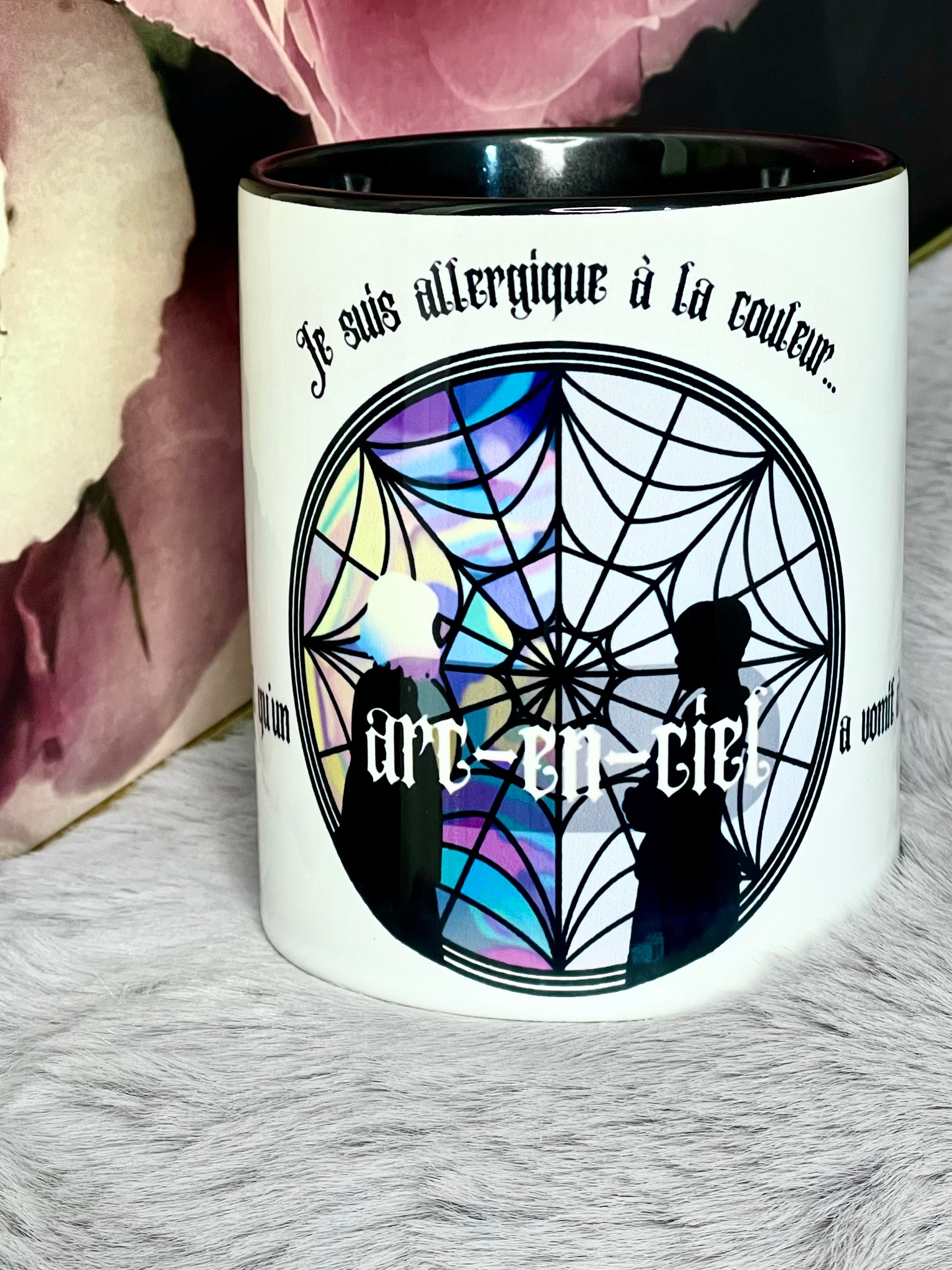 SKJJL Wednesday Addams Family Hand Pot à crayons, organisateur cosmétique,  gothique effrayant, cadeau de mercredi, accessoires effrayants réalistes  pour les fans : : Cuisine et Maison
