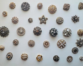 Botones de pasta de piedras preciosas y diamantes de imitación, estilo vintage, brillantes, antiguos, surtidos, se venden por separado, con ajustes en tono latón dorado.